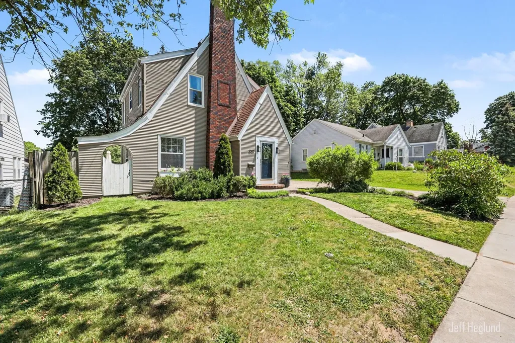 1808 Rossman Avenue SE Grand Rapids City MI 49507