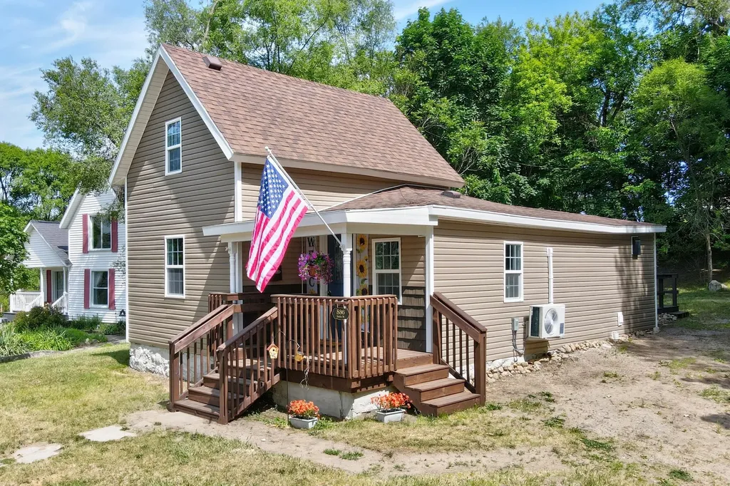 536 Ionia Street Belding City MI 48809
