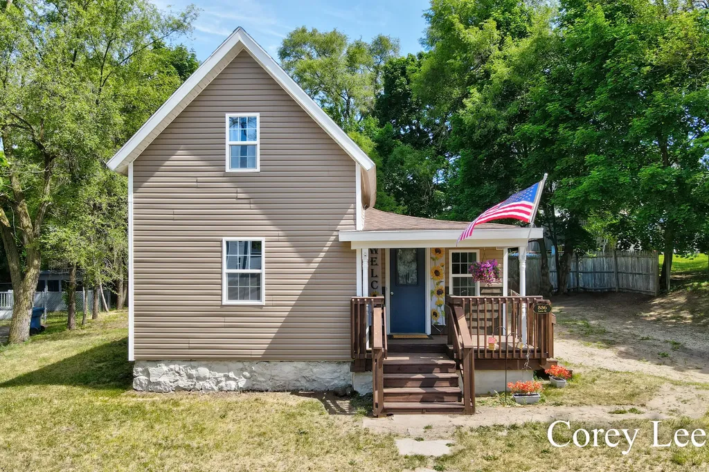 536 Ionia Street Belding City MI 48809