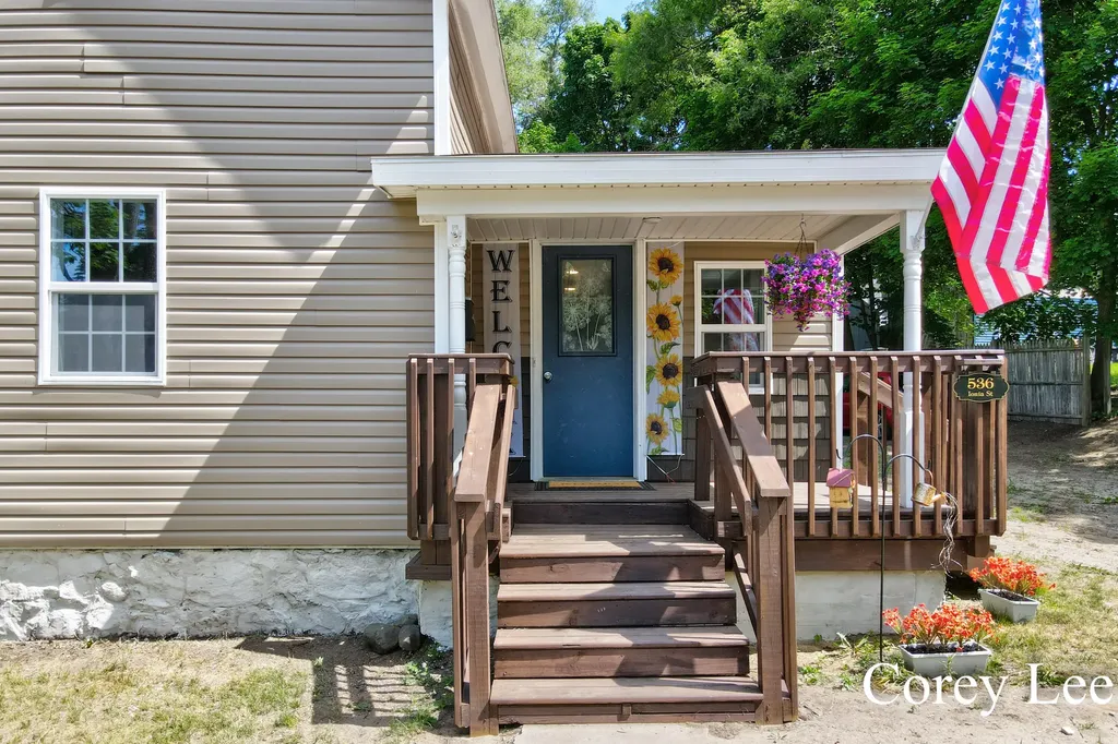 536 Ionia Street Belding City MI 48809