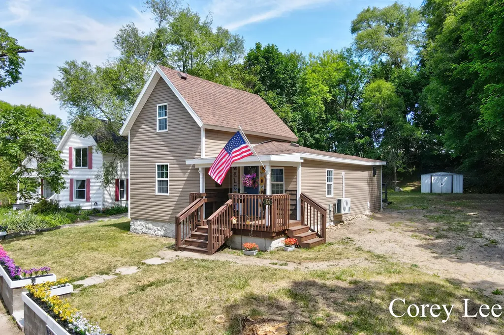 536 Ionia Street Belding City MI 48809