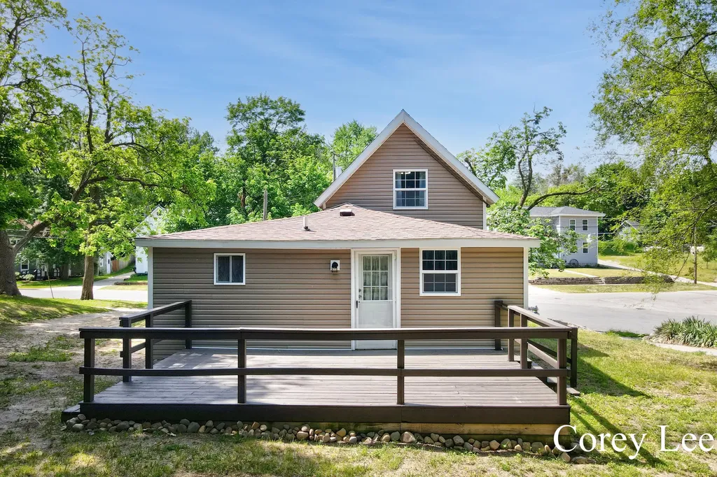 536 Ionia Street Belding City MI 48809