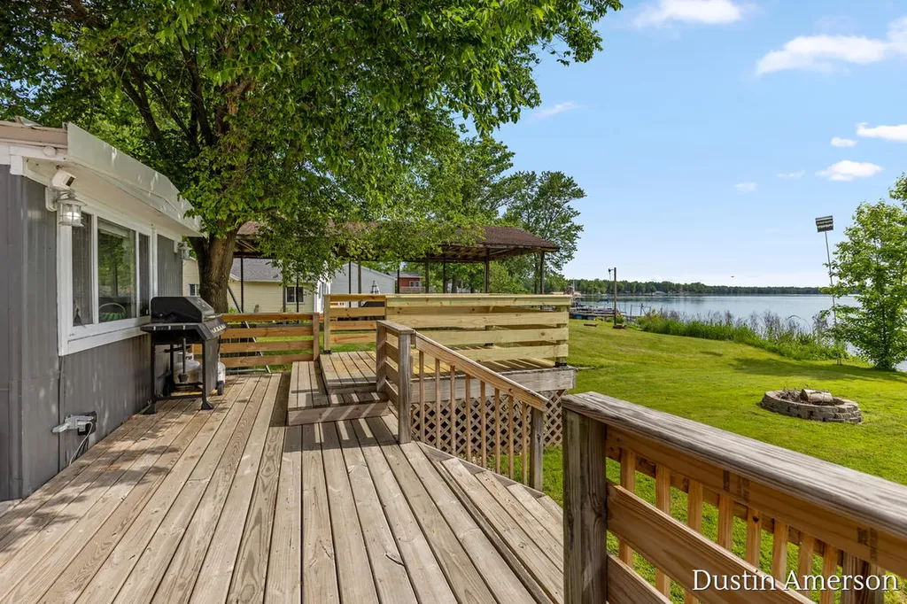 72 Sundago Park Street Hastings Charter Township MI 49058