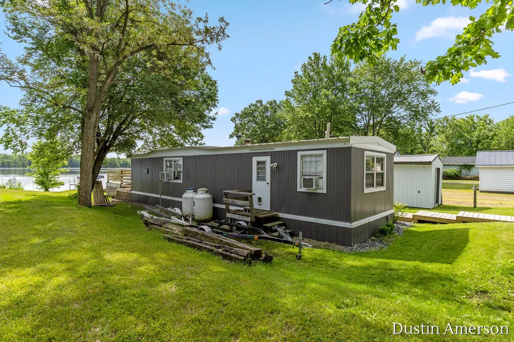 72 Sundago Park Street Hastings Charter Township MI 49058