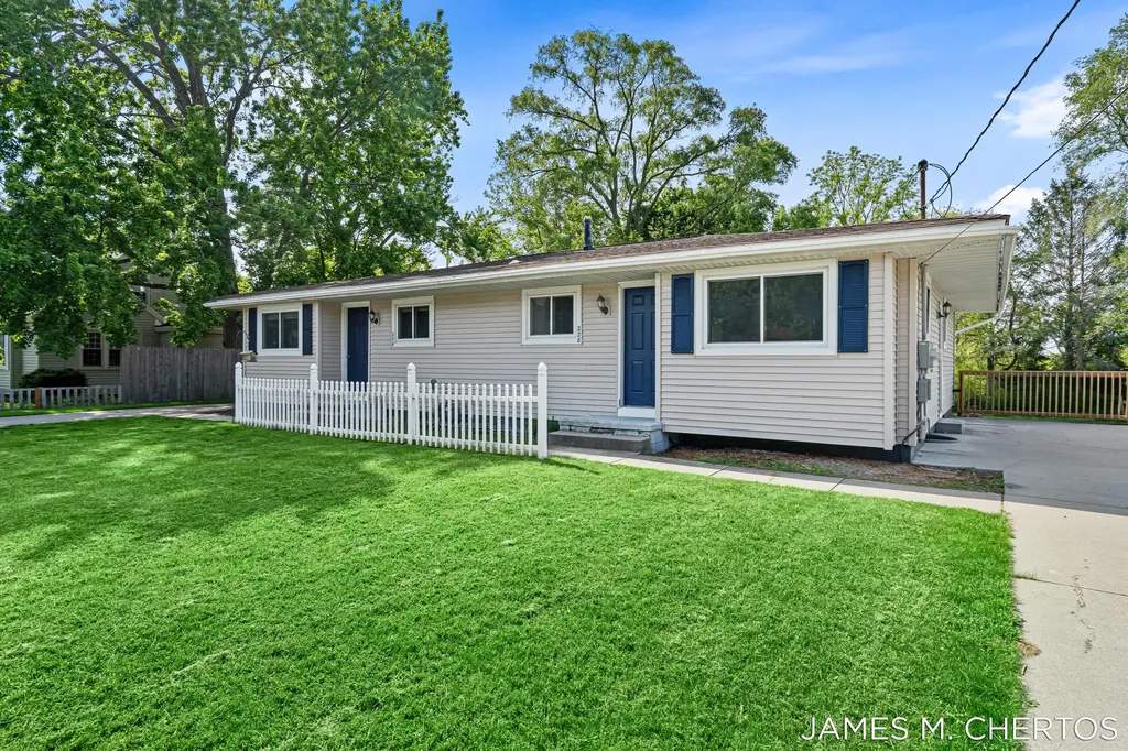 228 South Street Spring Lake Village MI 49456
