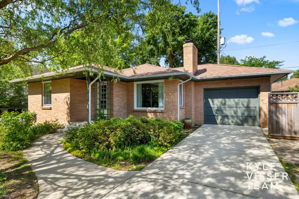 805 Rosewood Avenue SE East Grand Rapids City MI 49506