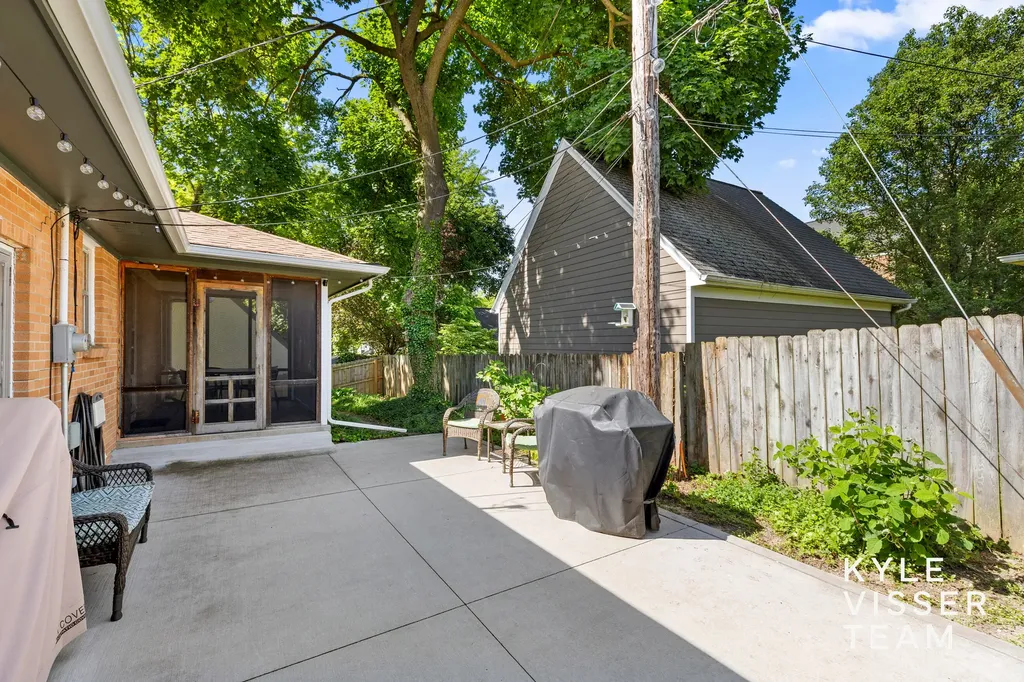 805 Rosewood Avenue SE East Grand Rapids City MI 49506