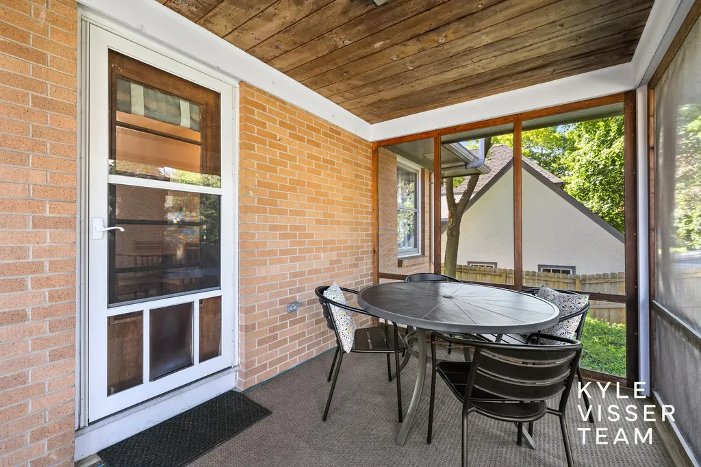 805 Rosewood Avenue SE East Grand Rapids City MI 49506
