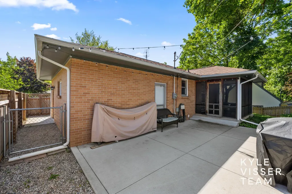 805 Rosewood Avenue SE East Grand Rapids City MI 49506