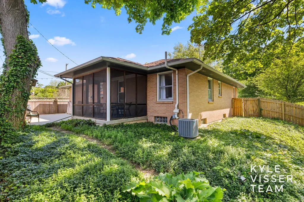 805 Rosewood Avenue SE East Grand Rapids City MI 49506