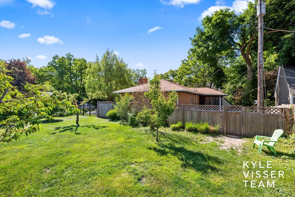 805 Rosewood Avenue SE East Grand Rapids City MI 49506