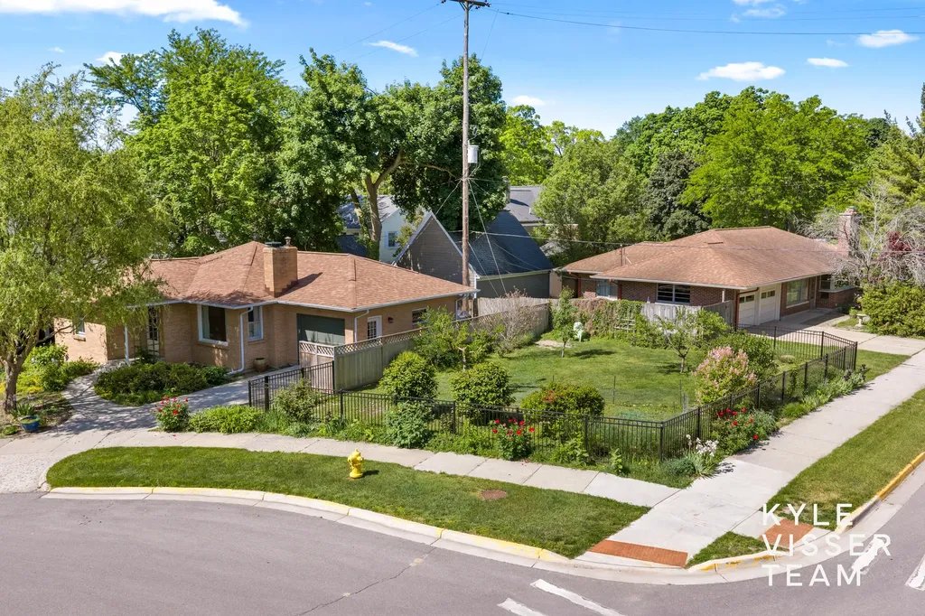805 Rosewood Avenue SE East Grand Rapids City MI 49506