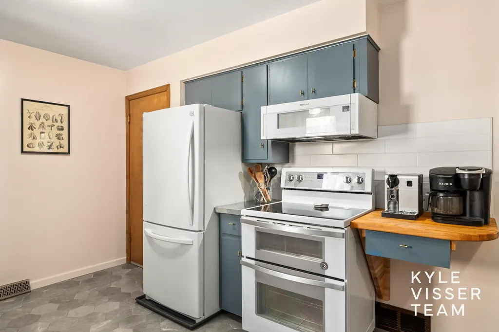805 Rosewood Avenue SE East Grand Rapids City MI 49506