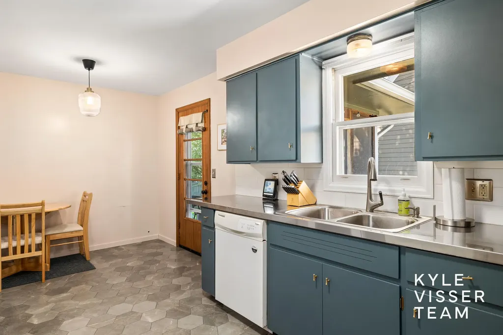 805 Rosewood Avenue SE East Grand Rapids City MI 49506