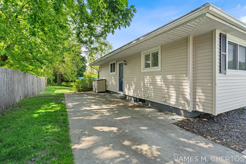 228 South Street Spring Lake Village MI 49456