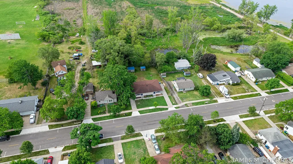 228 South Street Spring Lake Village MI 49456