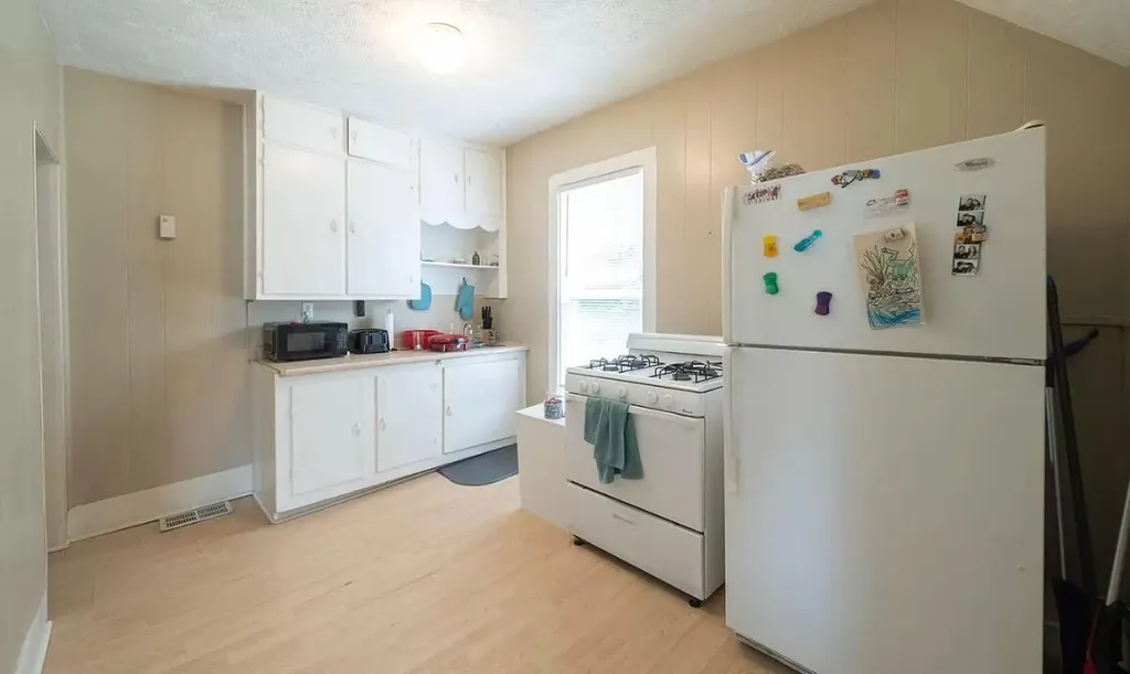 736 N Michigan Avenue Hastings City MI 49058