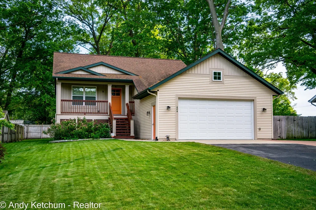 404 3rd Avenue Holland Charter Township MI 49424