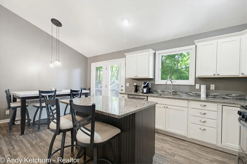 404 3rd Avenue Holland Charter Township MI 49424