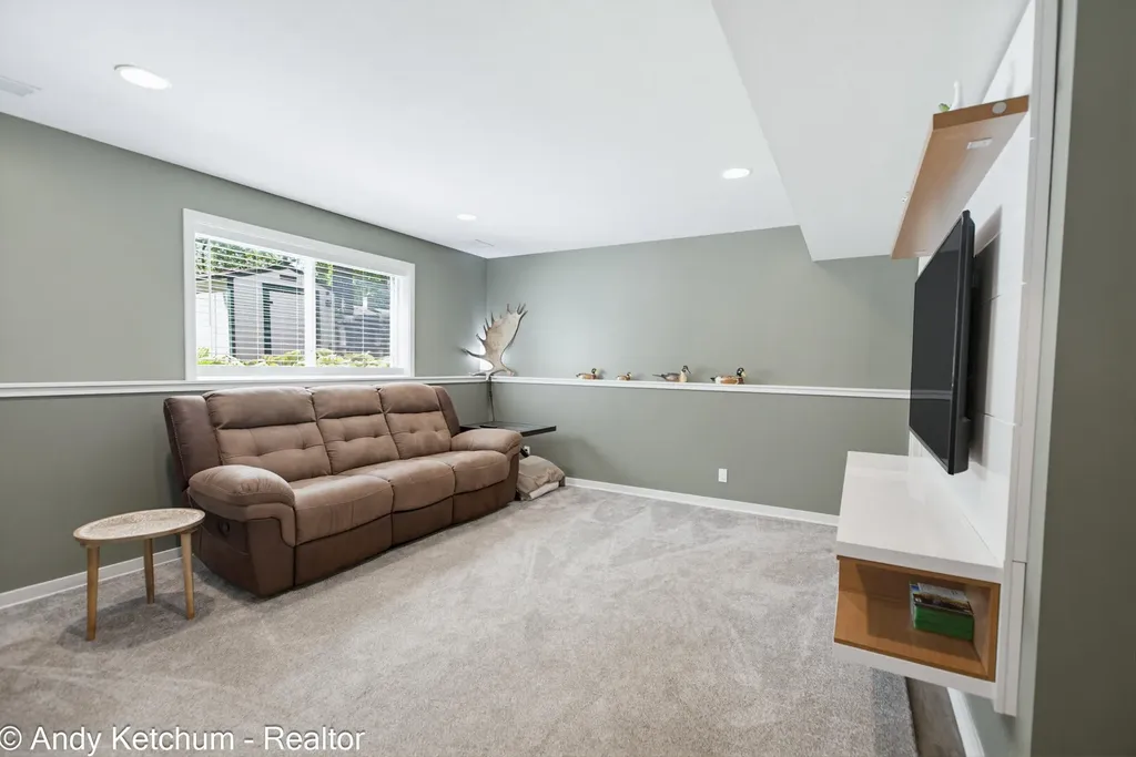 404 3rd Avenue Holland Charter Township MI 49424