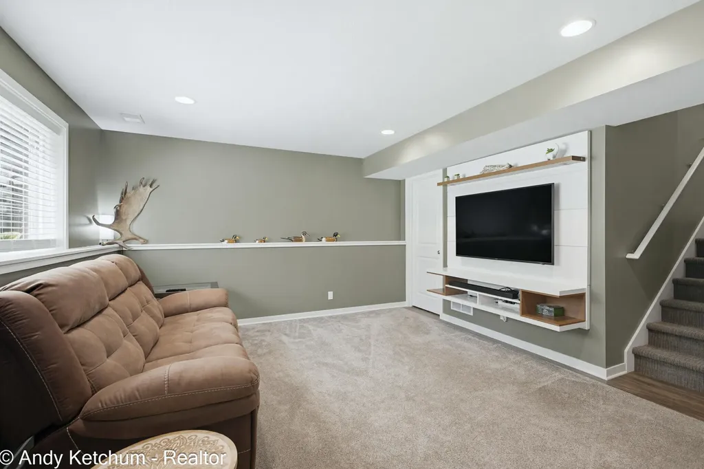 404 3rd Avenue Holland Charter Township MI 49424