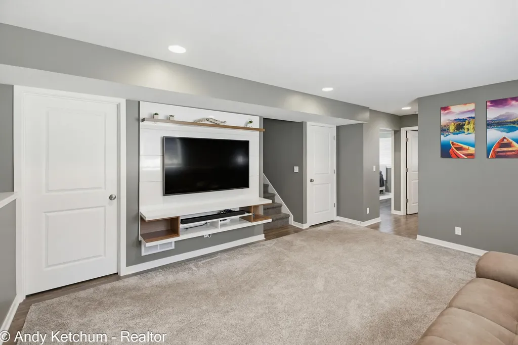 404 3rd Avenue Holland Charter Township MI 49424