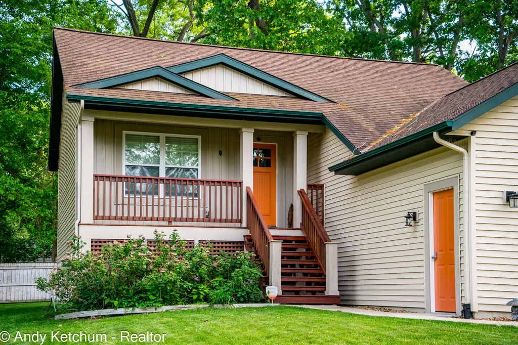 404 3rd Avenue Holland Charter Township MI 49424