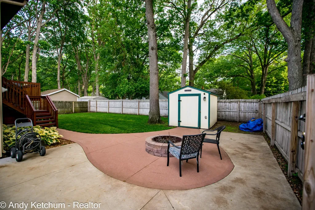 404 3rd Avenue Holland Charter Township MI 49424