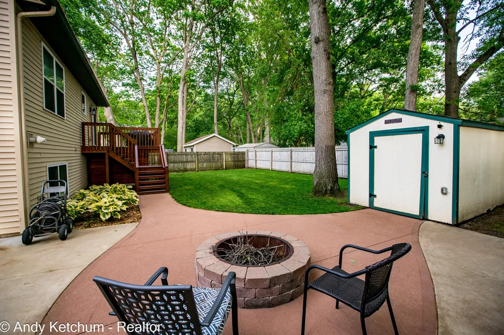 404 3rd Avenue Holland Charter Township MI 49424