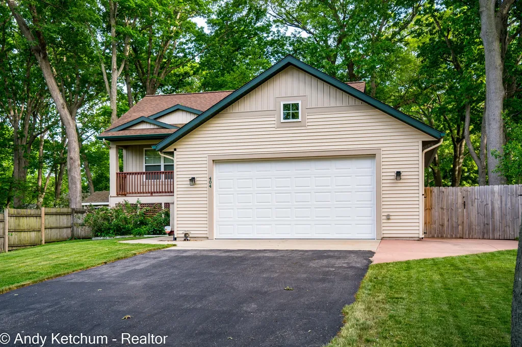 404 3rd Avenue Holland Charter Township MI 49424