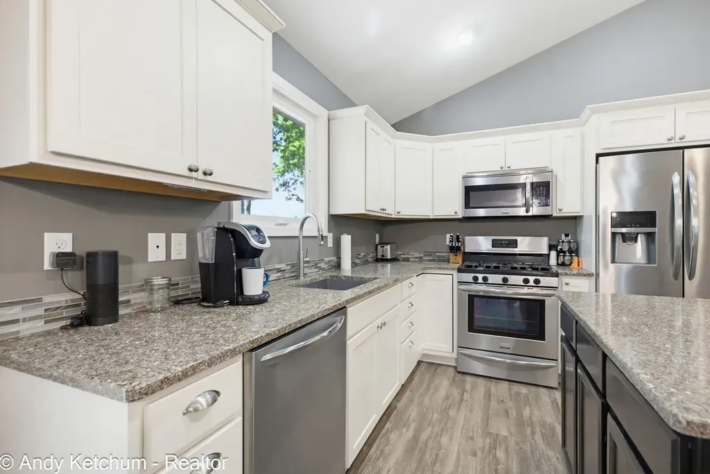404 3rd Avenue Holland Charter Township MI 49424