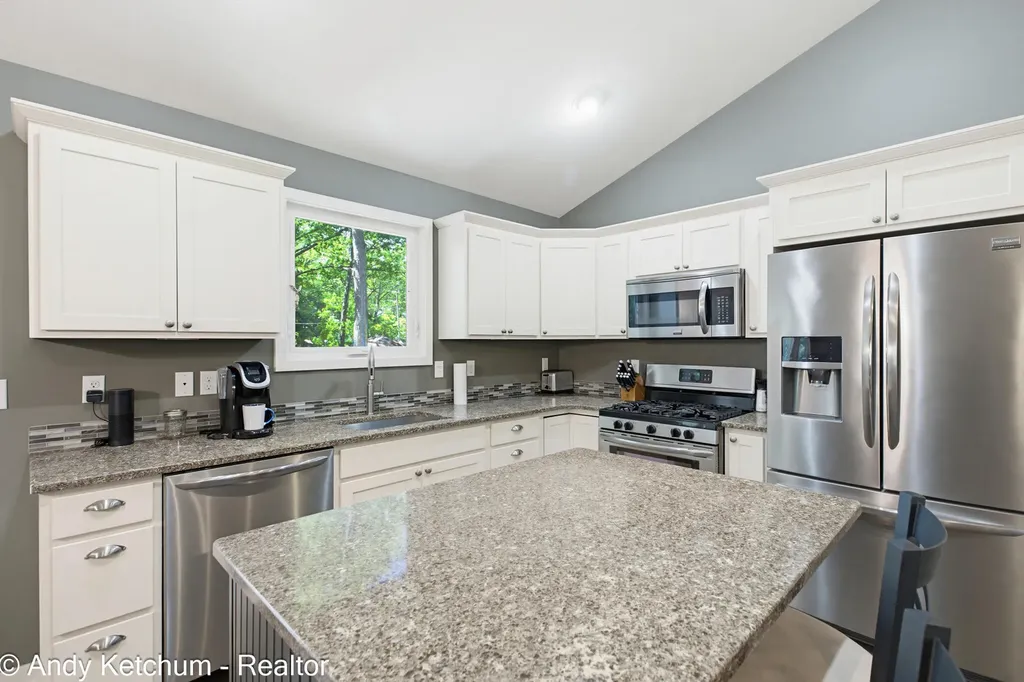 404 3rd Avenue Holland Charter Township MI 49424