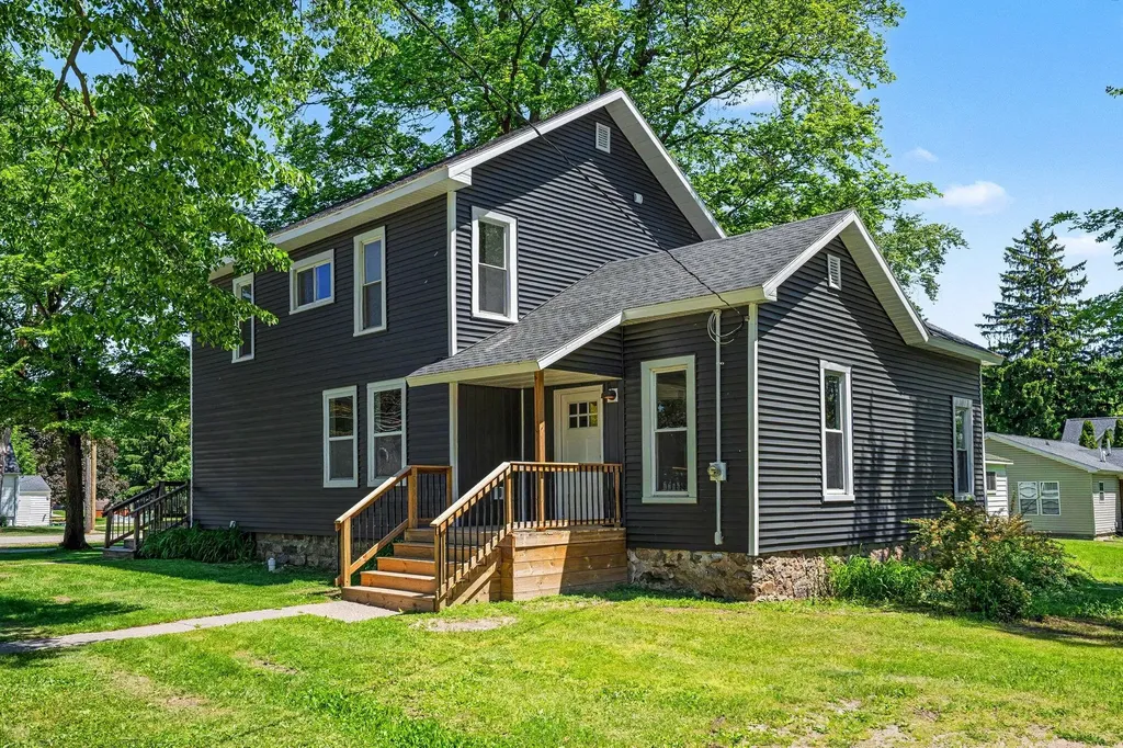 230 N Union Street Ithaca City MI 48847