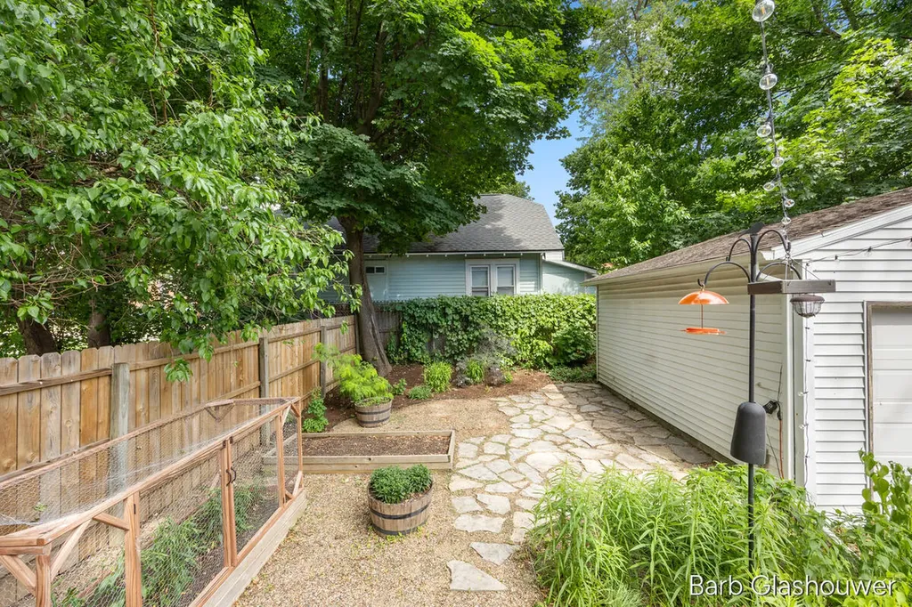 1606 Francis Avenue SE Grand Rapids City MI 49507