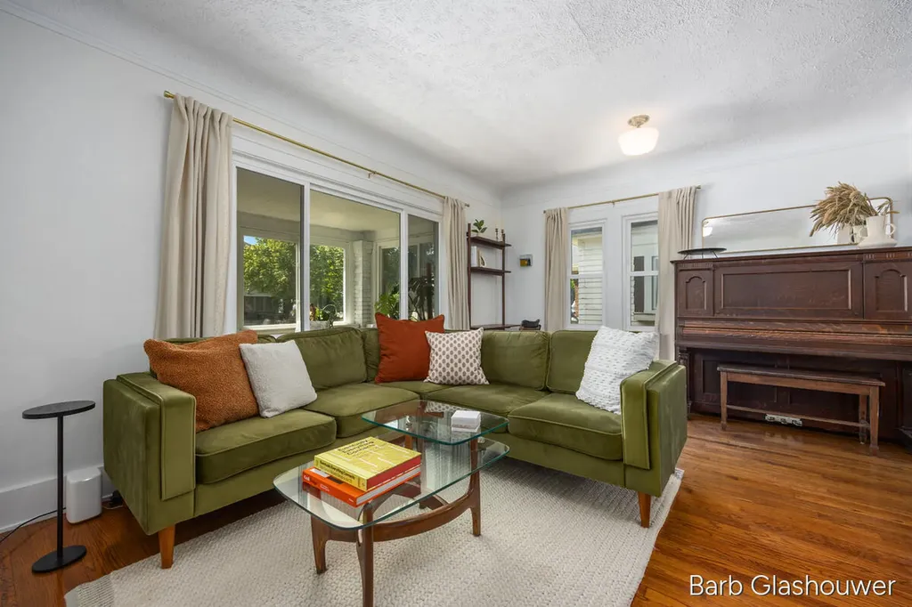 1606 Francis Avenue SE Grand Rapids City MI 49507