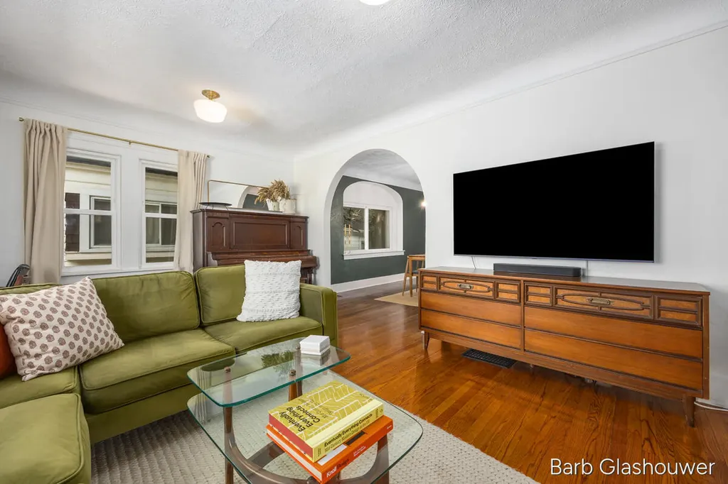 1606 Francis Avenue SE Grand Rapids City MI 49507