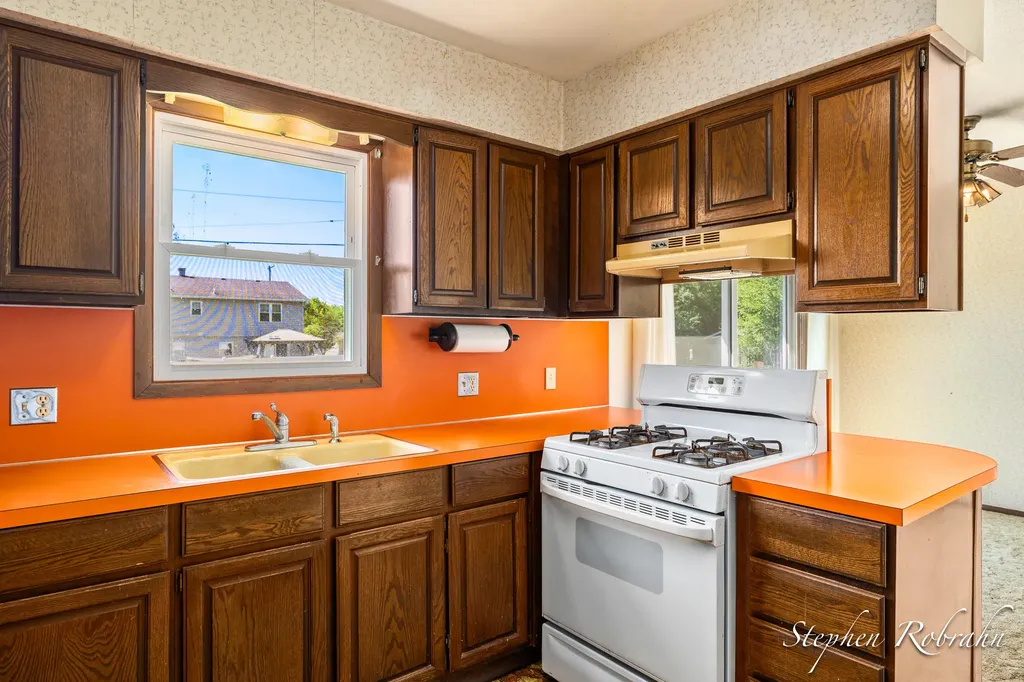 1901 Rowland Avenue SE Kentwood City MI 49546