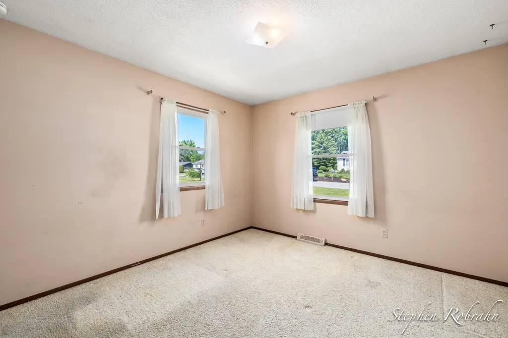1901 Rowland Avenue SE Kentwood City MI 49546