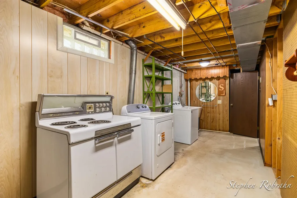 1901 Rowland Avenue SE Kentwood City MI 49546