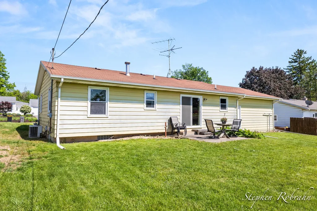 1901 Rowland Avenue SE Kentwood City MI 49546