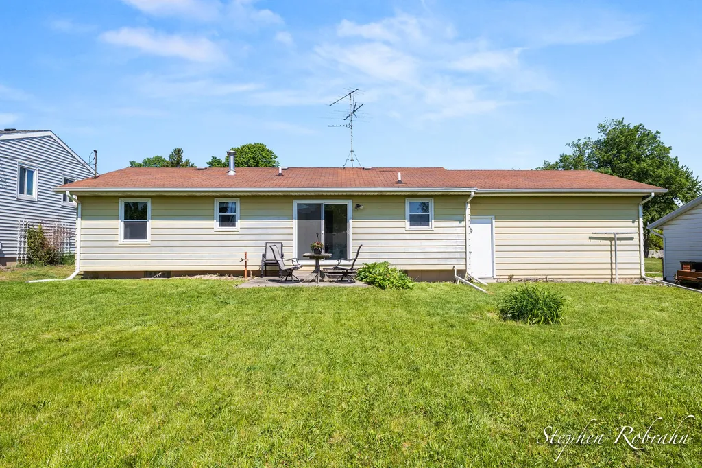 1901 Rowland Avenue SE Kentwood City MI 49546