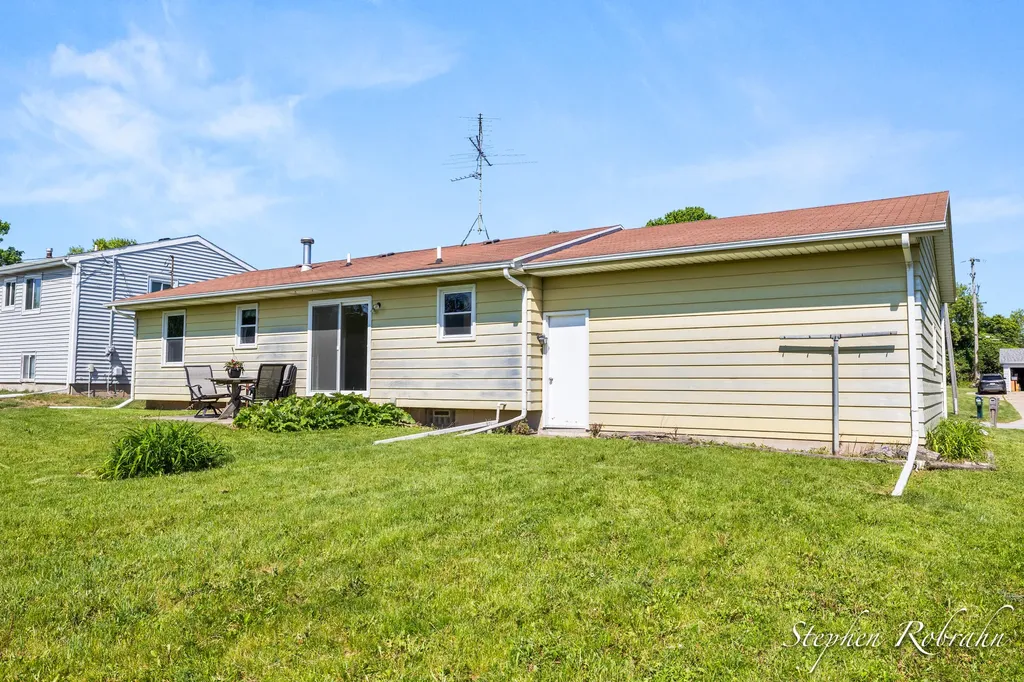 1901 Rowland Avenue SE Kentwood City MI 49546