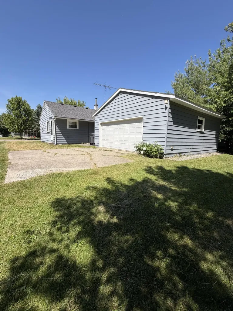 615 Riddle Street Howell City MI 48843
