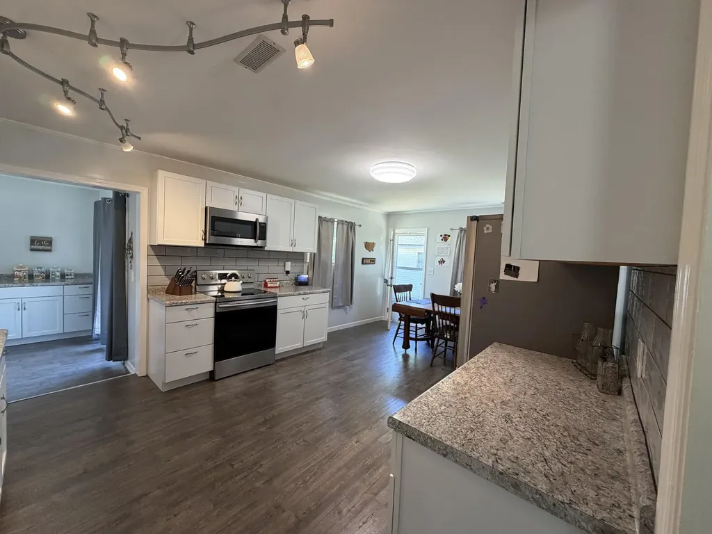 615 Riddle Street Howell City MI 48843