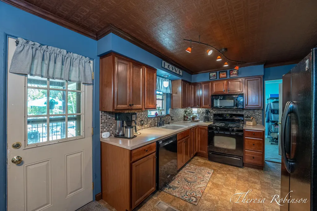 921 Burke Avenue NE Grand Rapids City MI 49503