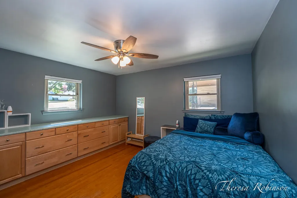 921 Burke Avenue NE Grand Rapids City MI 49503