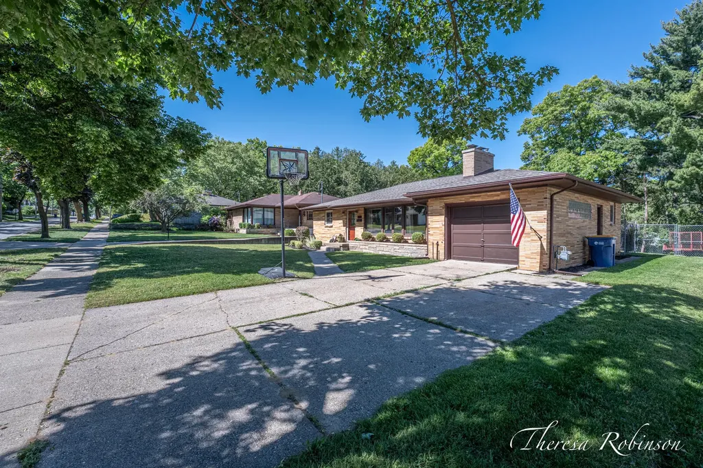 921 Burke Avenue NE Grand Rapids City MI 49503