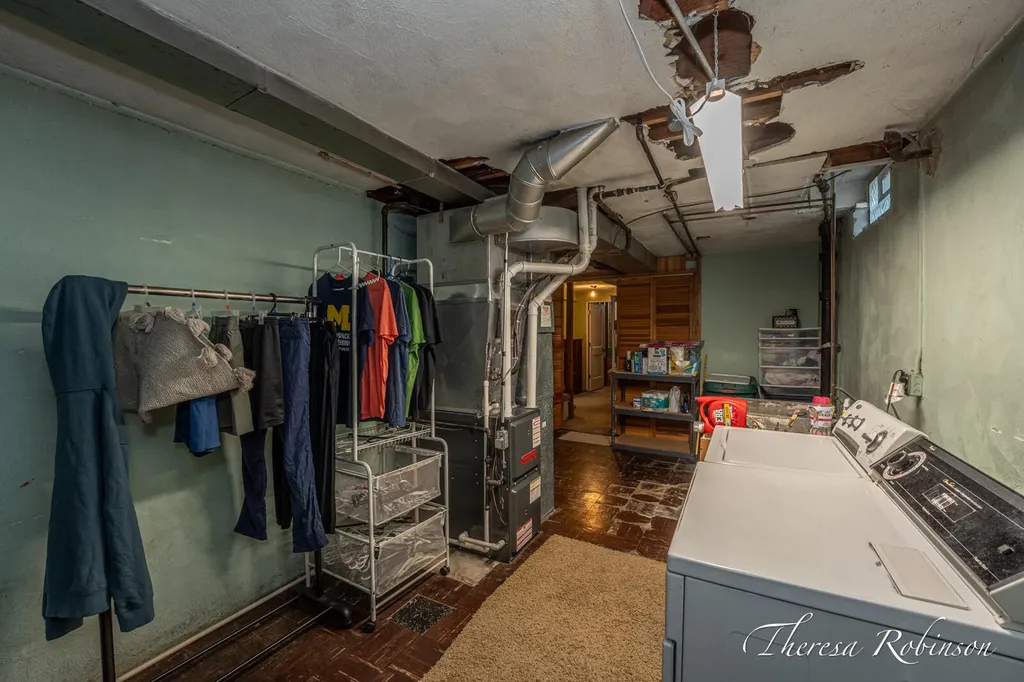 921 Burke Avenue NE Grand Rapids City MI 49503