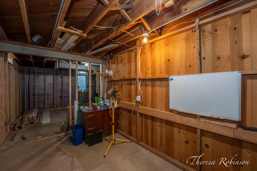 921 Burke Avenue NE Grand Rapids City MI 49503
