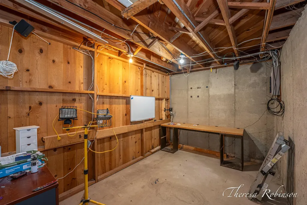921 Burke Avenue NE Grand Rapids City MI 49503